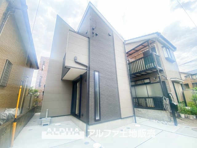 昭島市宮沢町2丁目新築戸建の外観|【Blue sky】
◆青空に包まれて◆ベランダから望む紺碧の空。外を眺め時を忘れるなんて、ひさしかたぶりだろうか。こんなにも広く美しい情景が我が家にも広がっているなんて。こんな時間を大切にしたい。