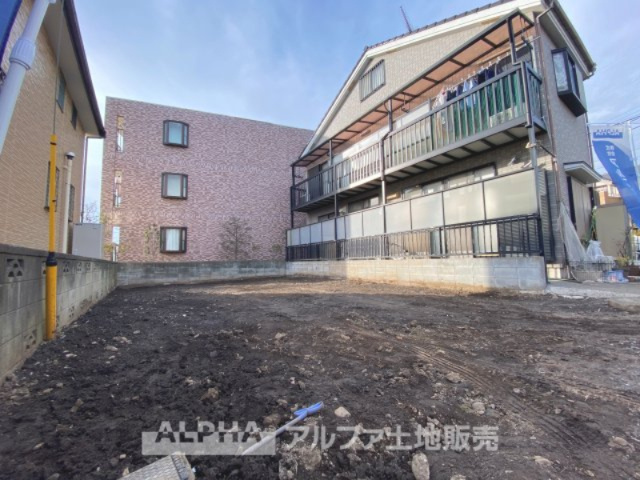 昭島市宮沢町2丁目新築戸建の外観|【Comfortable living】
◆居心地のいい暮らし◆には欠かせない眩い採光。ゆったりとした幅の窓からこの空間に降り注ぐ採光が絶えない。明るいリビングこそ居心地のいい暮らしが待っていると思う