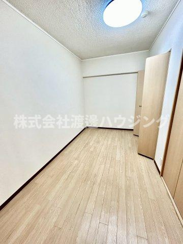 ファミリア江坂の洋室
