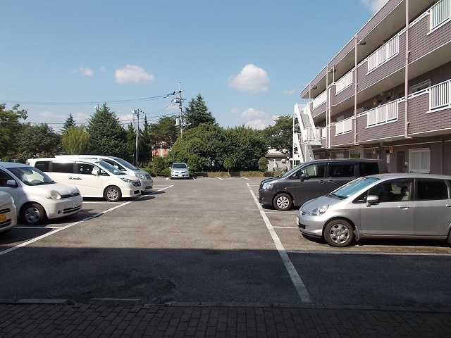 グランドール柏の駐車場