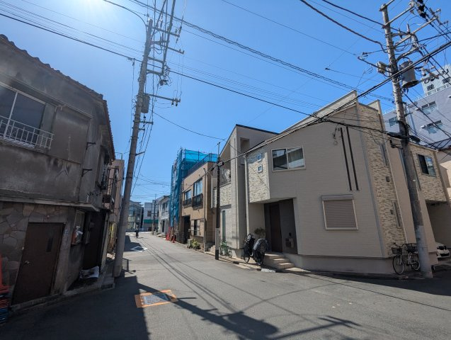 墨田区押上１丁目の戸建の前面道路含む現地写真