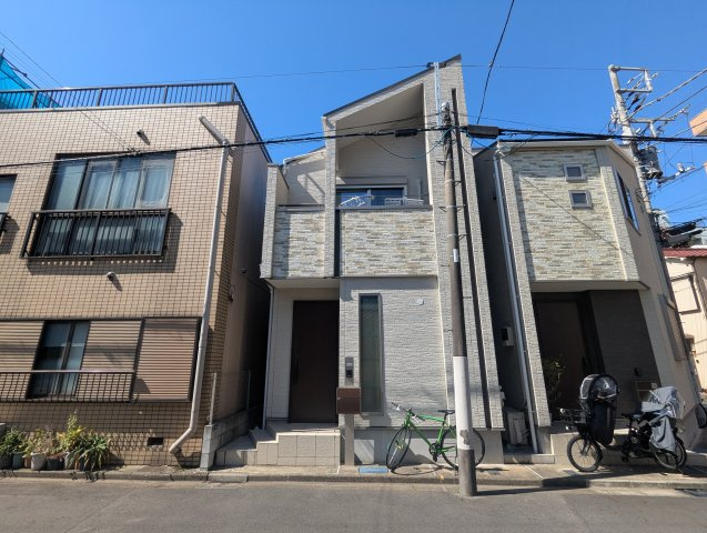 墨田区押上１丁目の戸建の前面道路含む現地写真