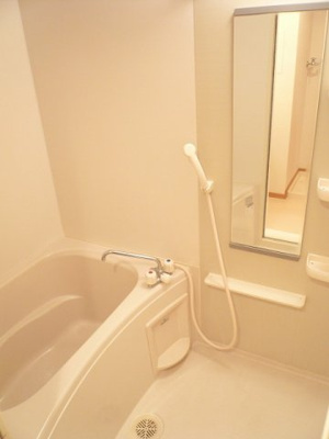 【浴室】 | ベル・オーブ | コンパクトで使いやすいお風呂です