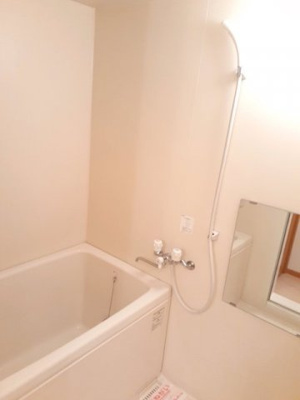 【浴室】 | ヴィラエミネンスＡ | コンパクトで使いやすいお風呂です