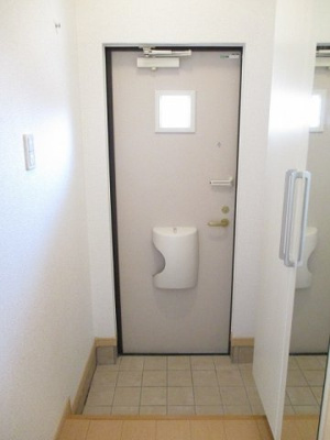 【玄関】 | トライ　アクシスＢ | 明るい玄関です