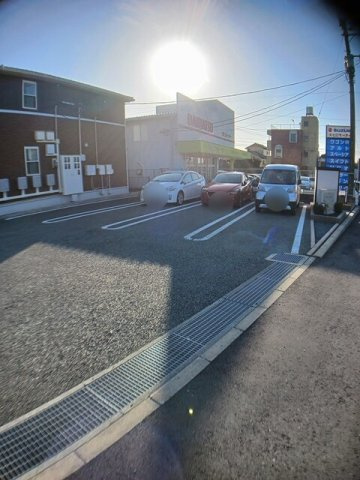 カーサ・ソレイユの駐車場