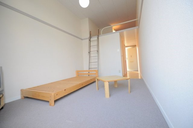 レオパレスＨＡＲＵの居間・リビング|同シリーズの類似となります。現況を優先致します。