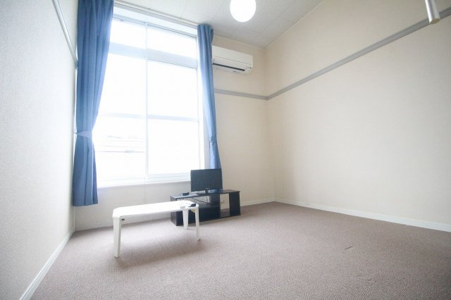 レオパレスＨＡＲＵの居間・リビング