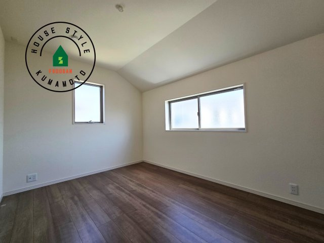 熊本市東区昭和町第3-3棟（1号棟）の洋室|採光良好な洋室は全居室、複層ガラスの遮熱効果と断熱効果で、一年中快適に過ごせます。