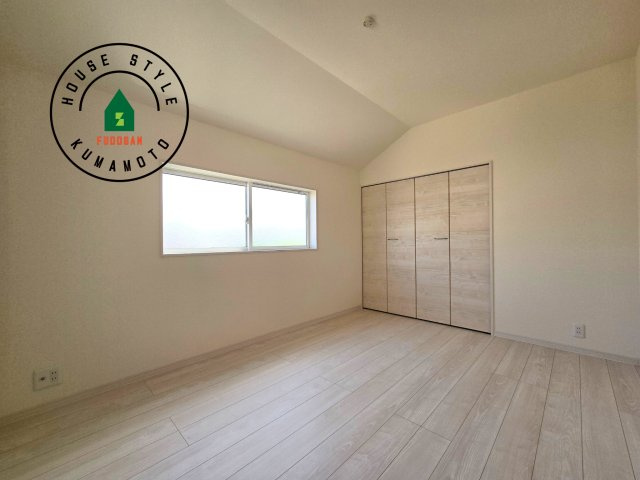 熊本市東区昭和町第3-3棟（2号棟）の洋室|採光良好な洋室は全居室、複層ガラスの遮熱効果と断熱効果で、一年中快適に過ごせます。