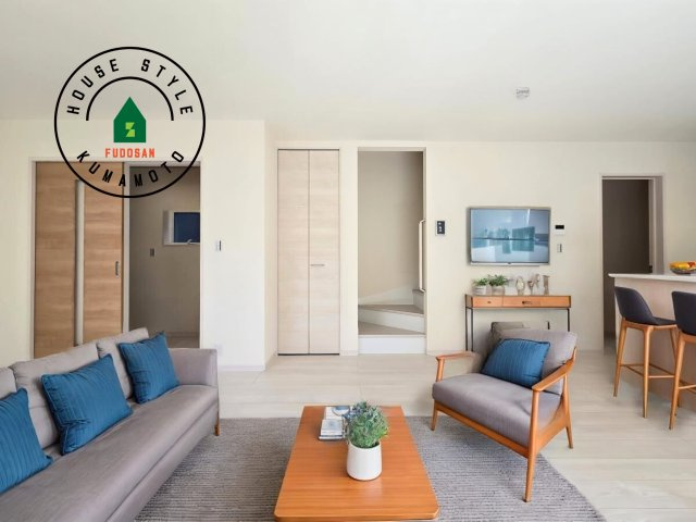 熊本市東区昭和町第3-3棟（2号棟）の居間・リビング|明るく開放的なリビングダイニングは豊かな陽光が注ぎ込み、やすらぎの空間を演出してくれます。ご家族で楽しいひとときをお過ごし下さい。※家具はCGを合成したものです。