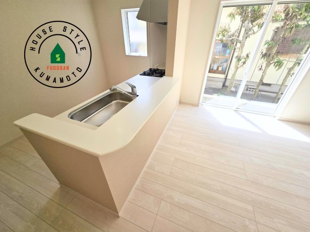 熊本市東区昭和町第3-3棟（2号棟）のダイニング|会話が弾む場所として居心地の良いリビングです。