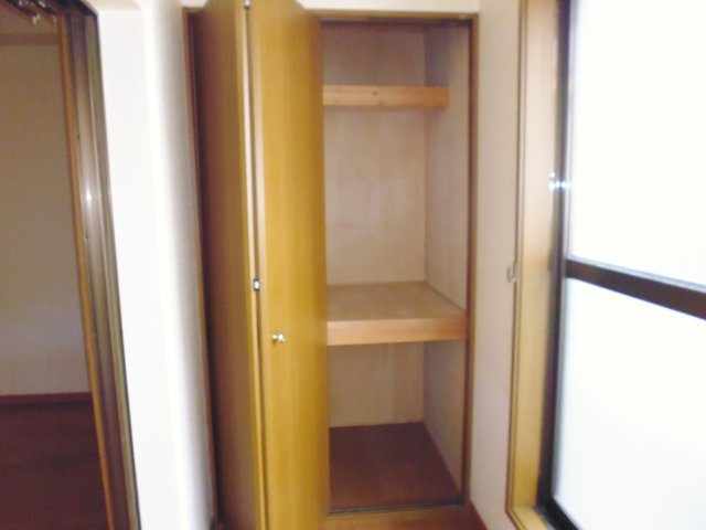 辻王ハイツの収納