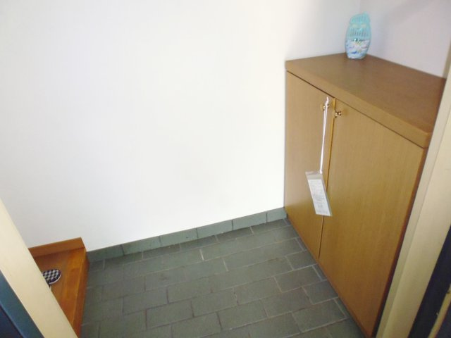 辻王ハイツの玄関