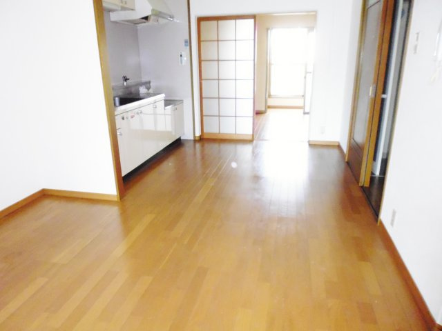 辻王ハイツの居間・リビング