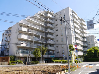 【外観】 | 総戸数105戸のビッグコミュニティ。SRC造の建物です。