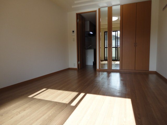 ピア三田の内装|洋室(姿鏡付きＣＬ)