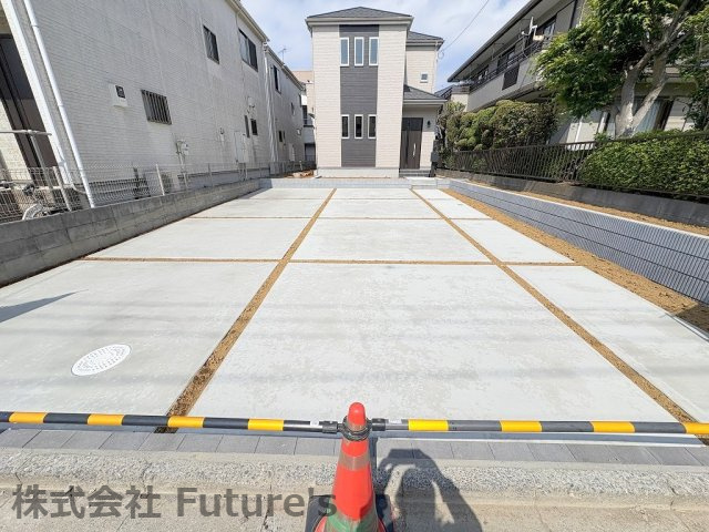 三郷市早稲田7丁目　新築戸建　全1棟の駐車場|カースペース4台可