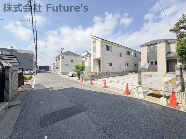 三郷市早稲田7丁目　新築戸建　全1棟の前面道路含む現地写真|前面道路含む現地写真です。