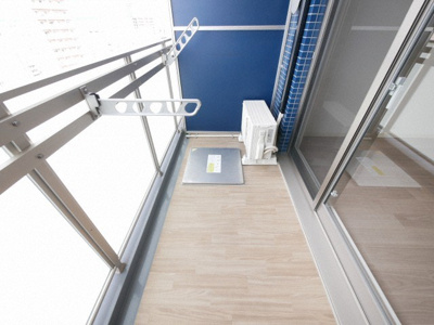 【バルコニー】 | プレサンスOSAKA DOMECITY クロスティ | 暖かな日差しのふりそそぐバルコニー