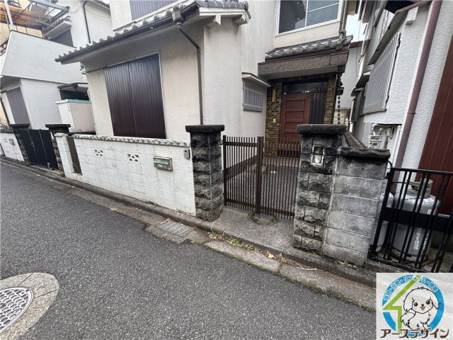 魚住町清水戸建のエントランス
