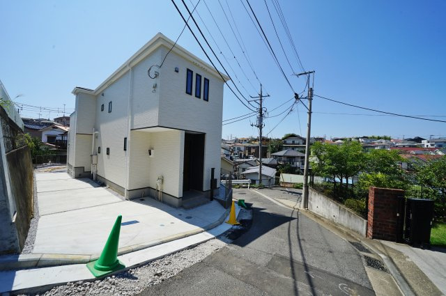 【横浜市保土ケ谷区岡沢町3-10新築戸建て】★仲介手数料無料★（峯小学校・宮田中学校）の前面道路含む現地写真