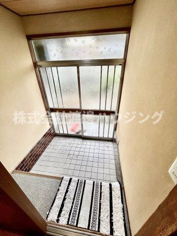 新芦屋下貸家の玄関