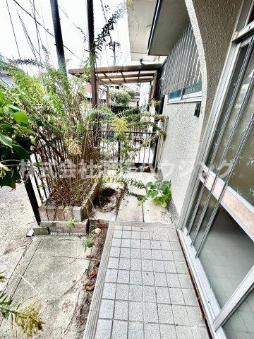 新芦屋下貸家のエントランス