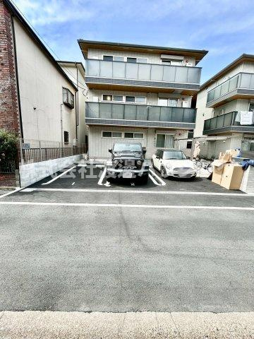 ラ・パーチェ江坂2の駐車場