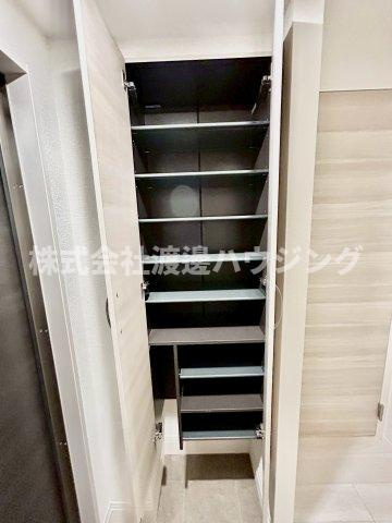 ラ・パーチェ江坂2の収納|天井高シューズBOX