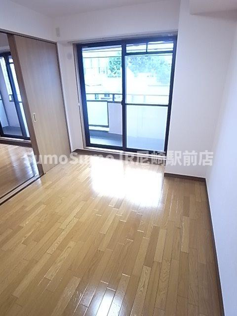 タッチ塚口の居間・リビング|こちらの居間で趣味の時間をお楽しみください