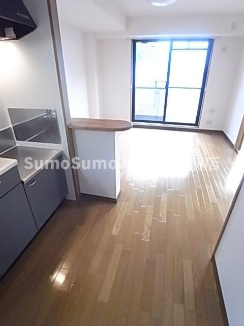 タッチ塚口の居間・リビング|使いやすい居間です