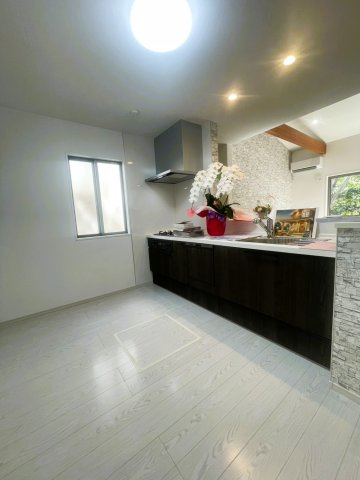 春日井市藤山台　新築平屋のキッチン|キッチンスペースも広さがございます