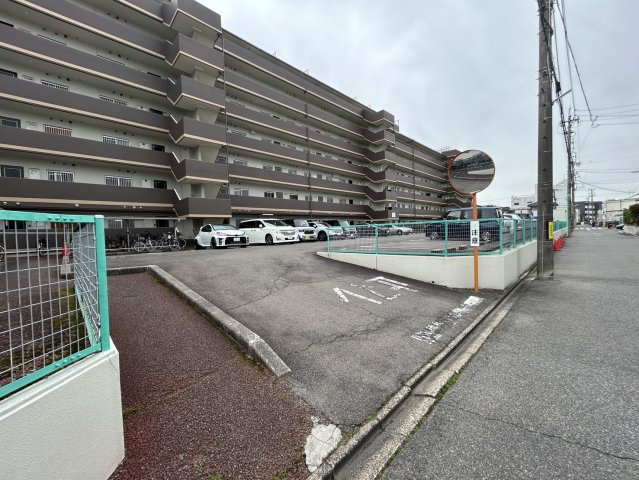 宝・北頭ハイツの駐車場|駐車スペースもあります