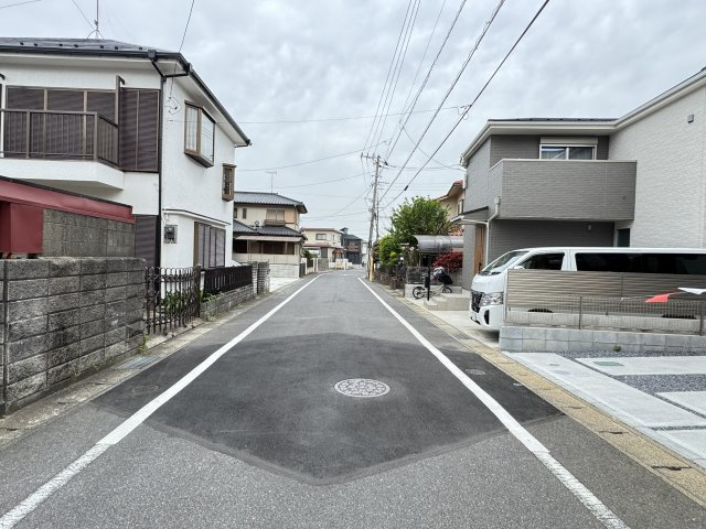 柏市藤心２丁目新築戸建（藤心11期）の前面道路含む現地写真|西側前面道路・幅員約6ｍ