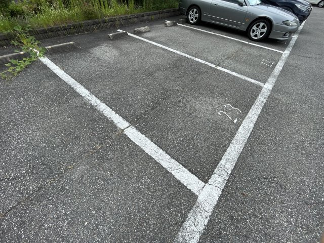 グランドパレス堀越の駐車場