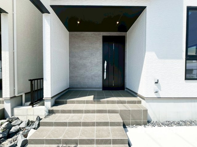 春日井市不二ガ丘(全3棟)の玄関