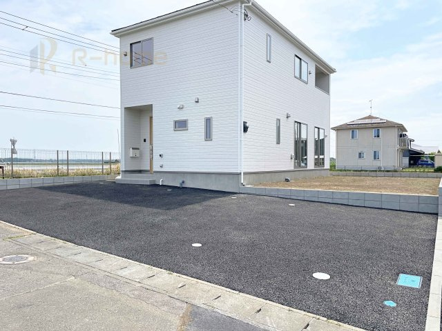 取手市紫水第3　新築戸建て　1号棟の駐車場|カースペースは3台完備。ゲスト用のスペースも確保できますね♪