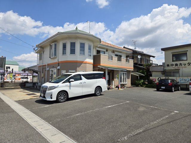 時之島店舗の駐車場