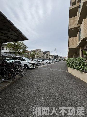 アーバンビュー湘南辻堂サウスヴィラの駐車場|駐車場があるので、車を買う予定の方も安心です