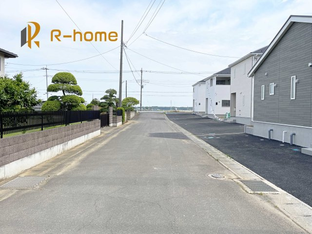 取手市紫水第3　新築戸建て　2号棟の前面道路含む現地写真|堂々！建物完成♪実際のお部屋をご見学可能です♪
ご見学が一番の資料！お気軽にお問い合わせ下さい♪