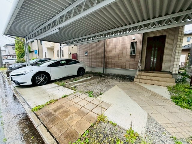 鹿沼市晃望台　中古住宅【グランディハウス施工】の駐車場