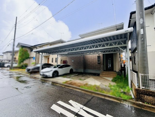 鹿沼市晃望台　中古住宅【グランディハウス施工】の前面道路含む現地写真