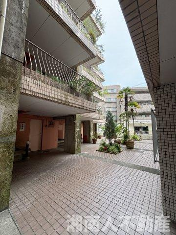 オクトピア緑が浜のエントランス|建物の内部です