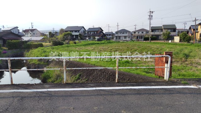 ６５２３６　瑞穂市本田土地の前面道路含む現地写真