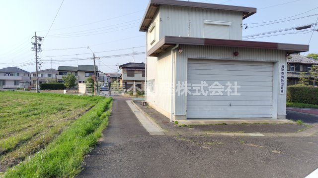 ６５２３６　瑞穂市本田土地の前面道路含む現地写真