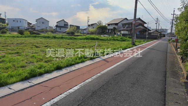 ６５２３６　瑞穂市本田土地の前面道路含む現地写真