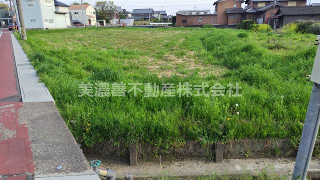 ６５２３６　瑞穂市本田土地の前面道路含む現地写真