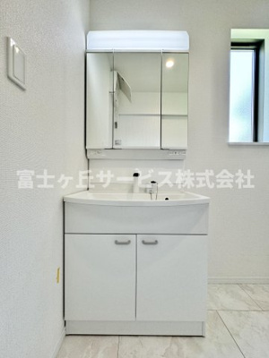 【独立洗面台】 | 島田市金谷根岸町 新築一戸建て D号棟 | 朝の身支度に便利な独立洗面台です