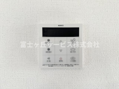 【発電・温水設備】 | 島田市金谷根岸町 新築一戸建て D号棟 | リビングからも操作ができて便利です